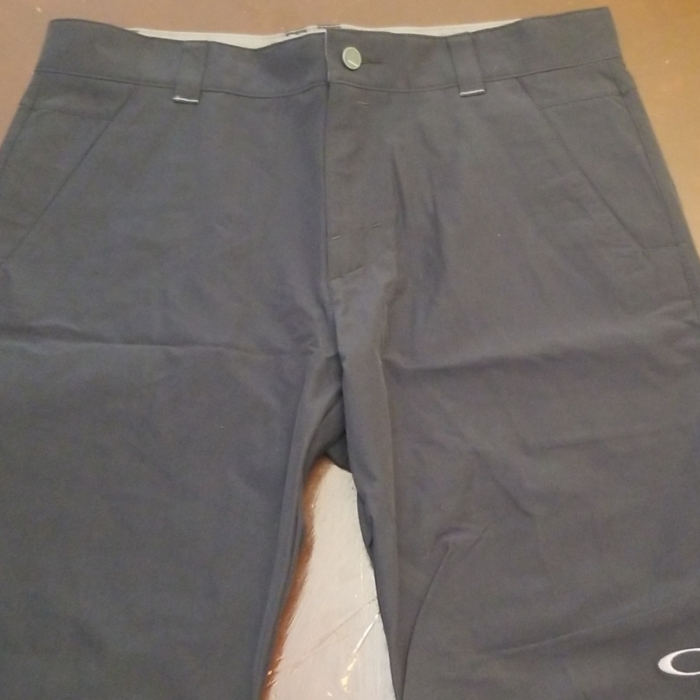 Oakley size 36 golf shorts